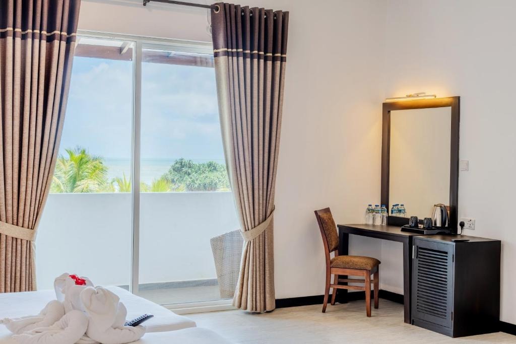 هتل راتنا بیچ واددووا